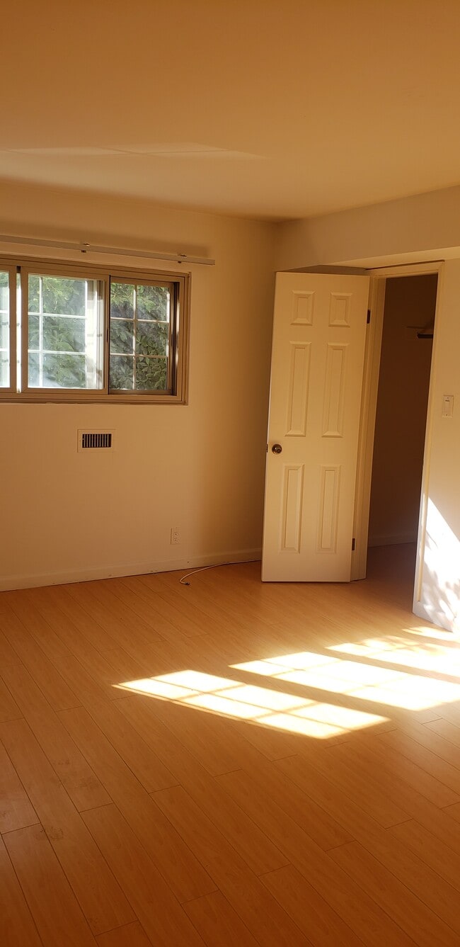 Building Photo - 8170 Redlands St