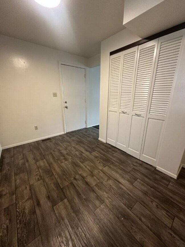 Foto del edificio - 700 700 W