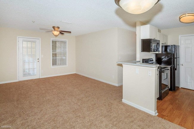 Building Photo - 100 Greyfield Ln