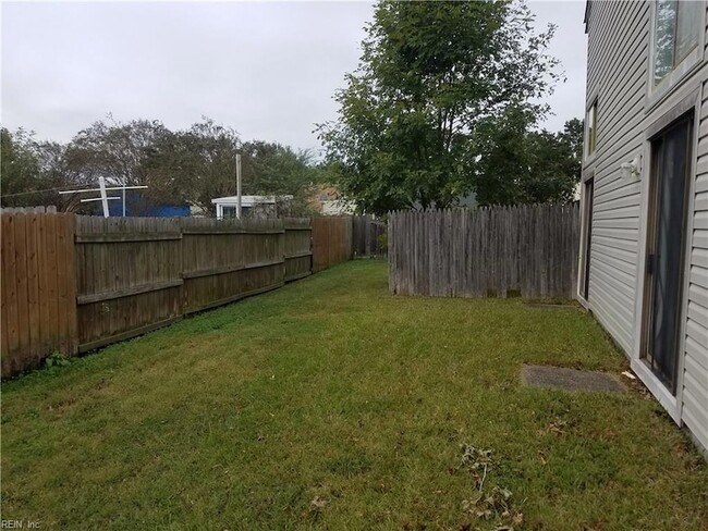 Foto del edificio - 1553 Bridle Creek Blvd