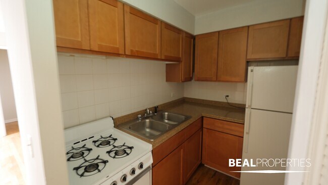 Building Photo - 510 W Briar Pl