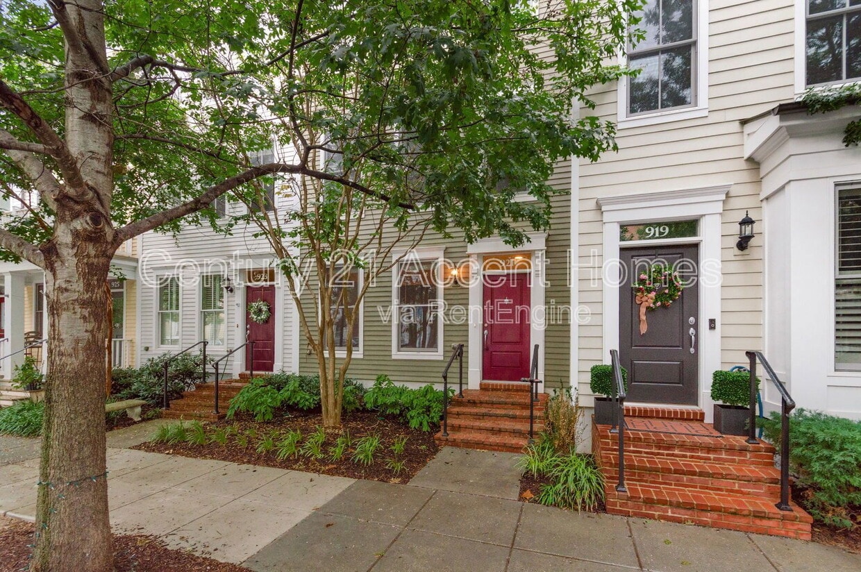 Primary Photo - 921 N Alfred St
