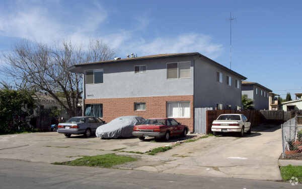 Building Photo - 4640 Wilson Ave