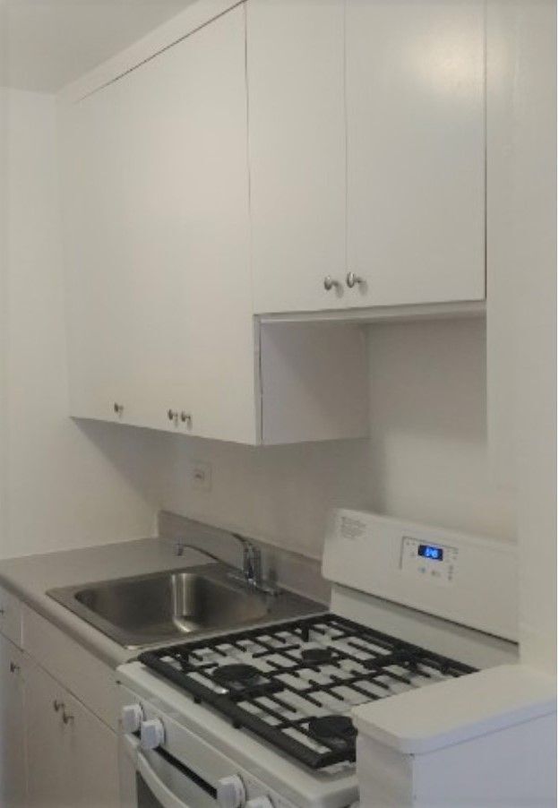 Foto del edificio - 44-35 Colden St