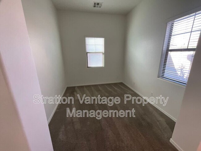 Foto del edificio - 2134 W Le Marche Ave