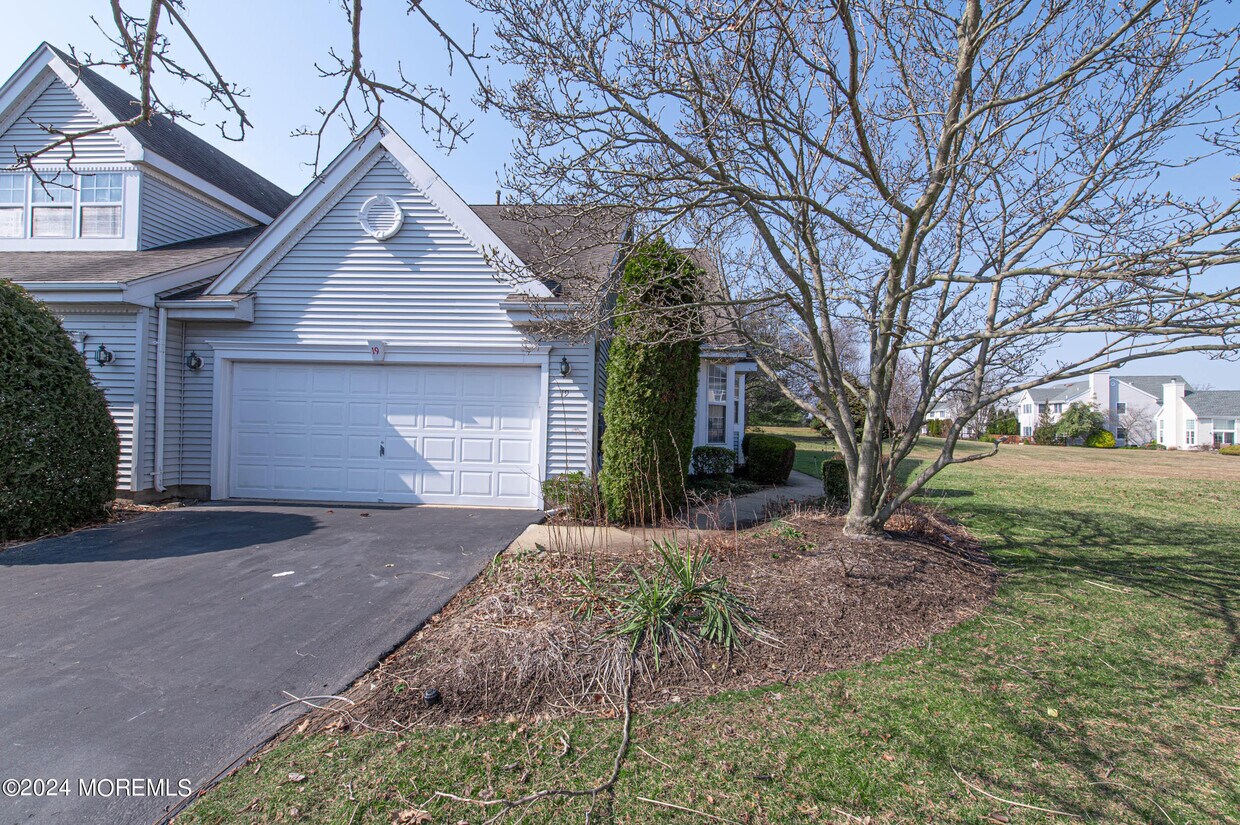 19 Breckenridge Ln, Monroe Township, NJ 08831 Townhome Rentals in