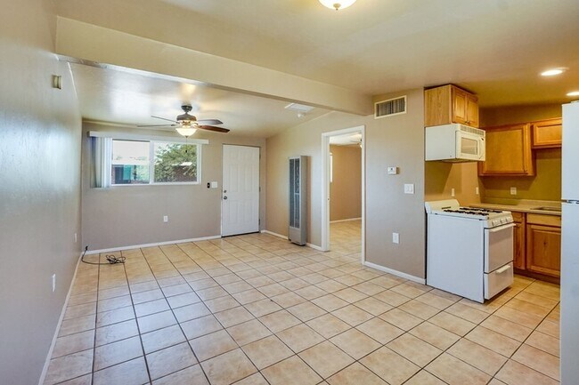Foto del edificio - Adorable Central 1 bed 1 bath w/ Spacious ...