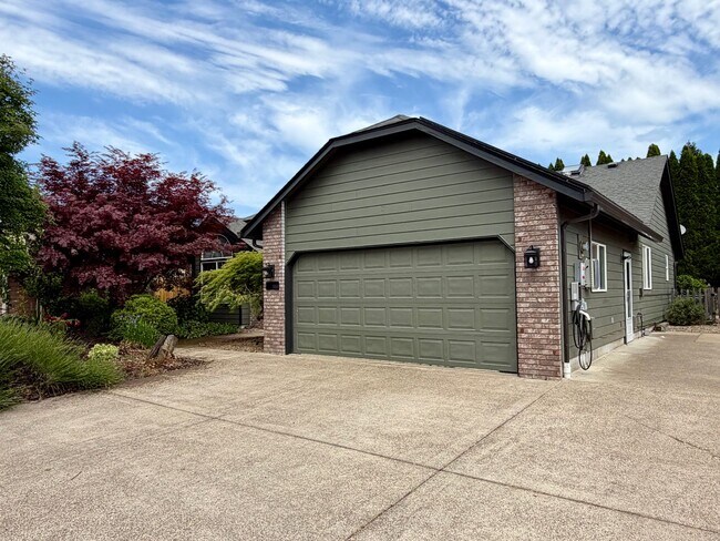 Foto del edificio - Spacious 3BD/2BA Santa Clara Home with Solar, RV Parking & Modern Amenities