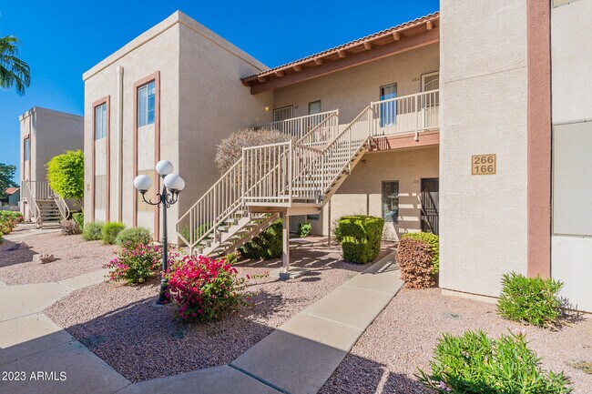 Building Photo - 205 N 74th St