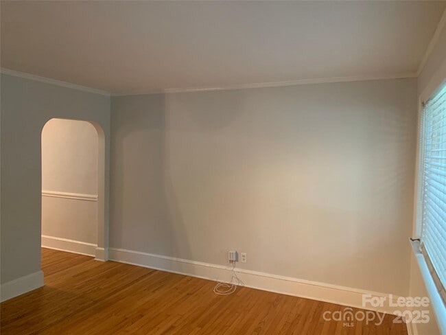 Foto del edificio - 2103 Queens Rd W