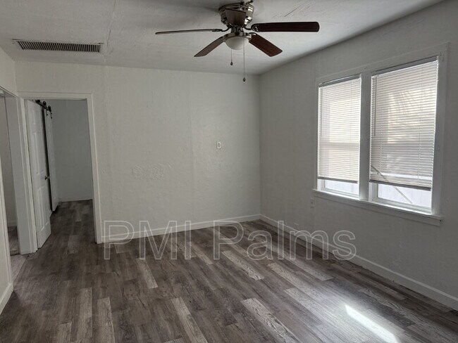 Foto del edificio - 2412 51st Ave N