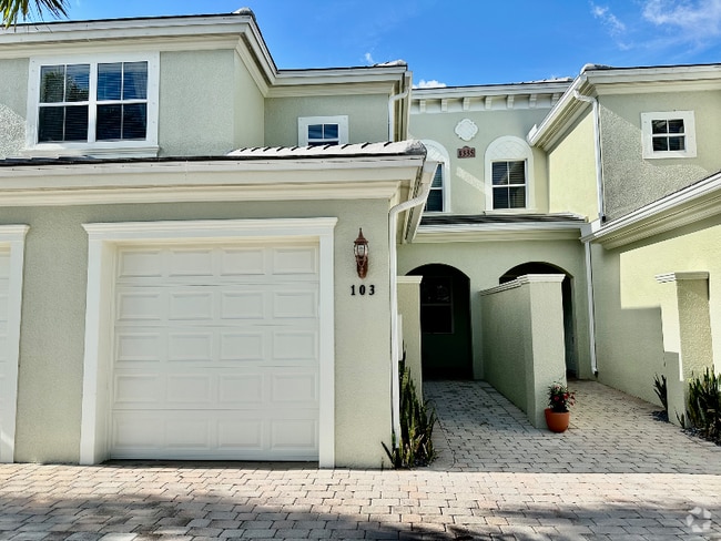 Building Photo - 1335 Mariposa Cir