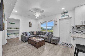 Building Photo - 2362 Pineapple Ave