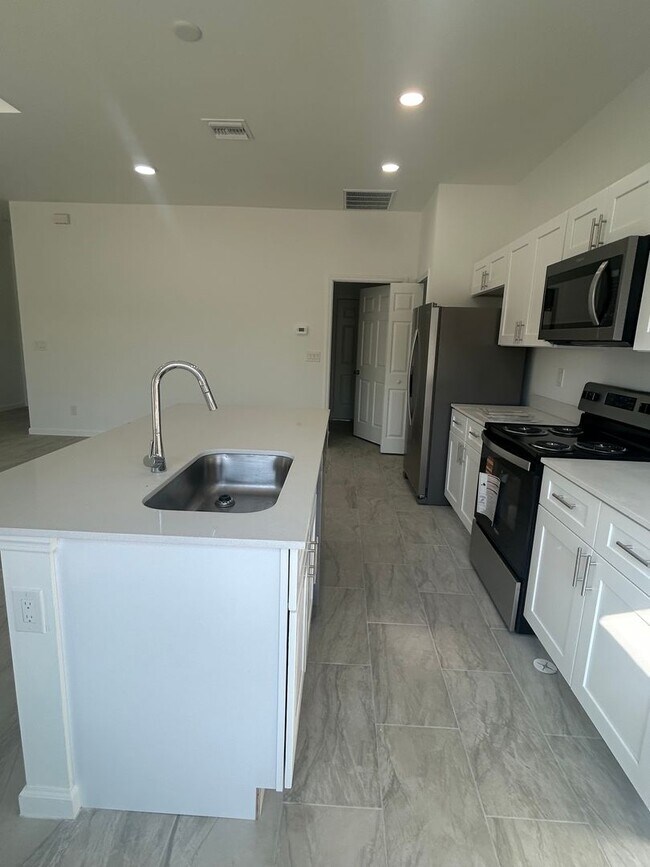 Building Photo - BRAND NEW CONSTRUCTION- 4 Bedroom 2 Bath-2 Car Garage-Serene Lake Placid Location