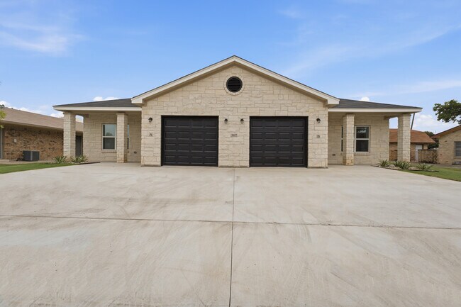 Building Photo - Clinkenbeard Multi Family