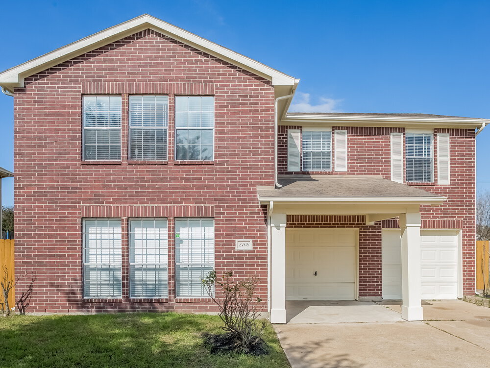 Foto principal - 2106 Falling Oaks Rd