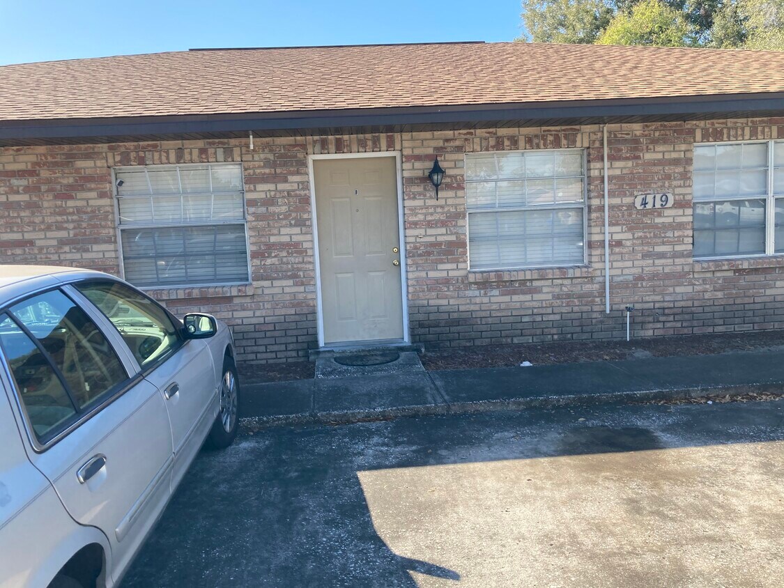 Front - 410 Big Cedar Way