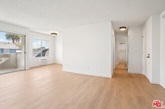 Building Photo - 1352 S Carmelina Ave