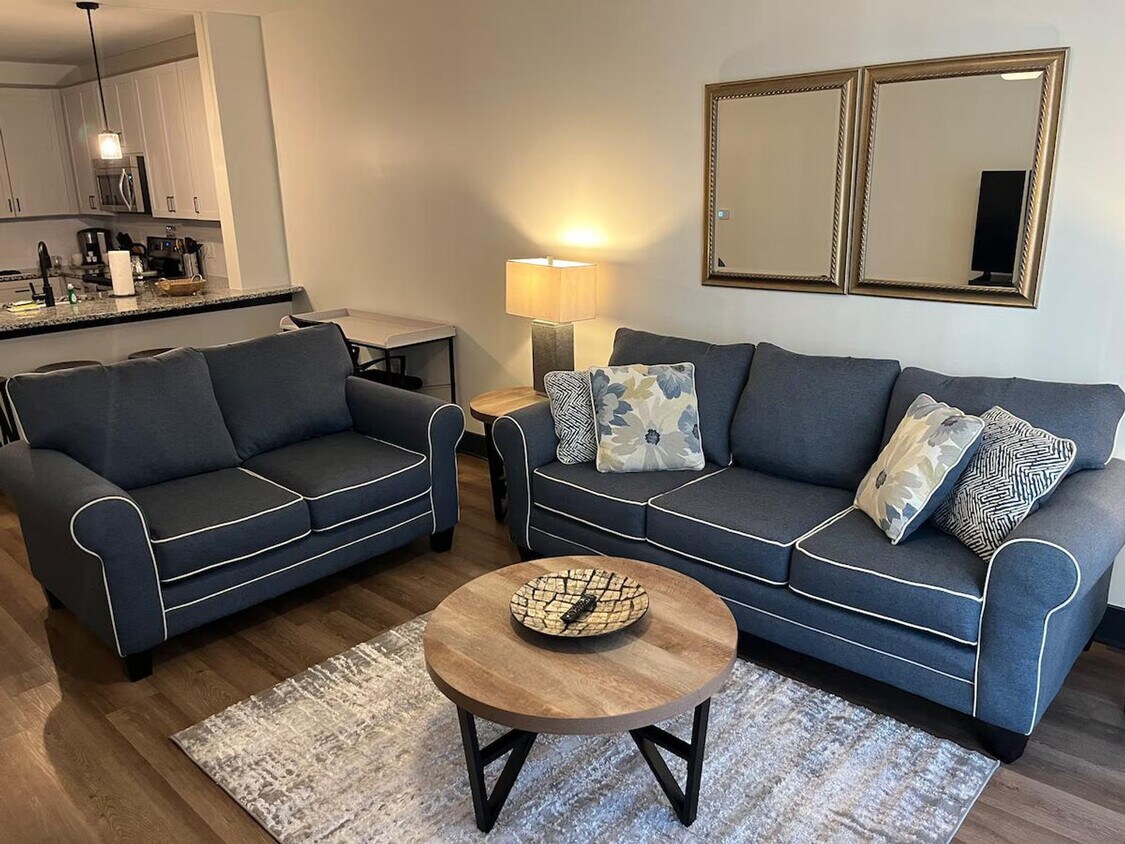 Primary Photo - 424 W Trade St