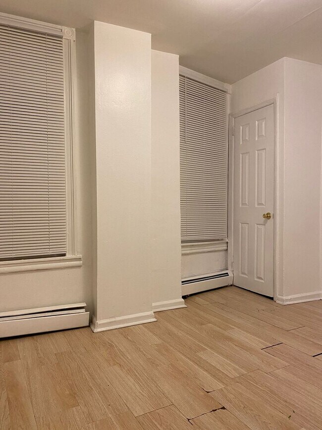 Foto del edificio - 6033 Elmwood Ave