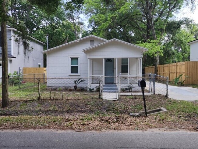 Building Photo - 2504 Larsen Rd