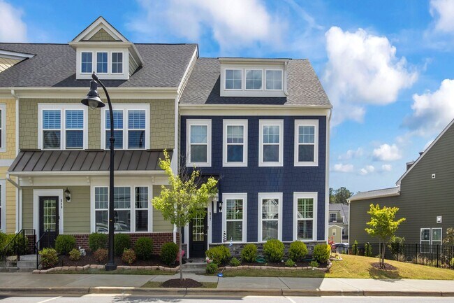 Building Photo - End Unit Townhome with many Upgrades - Downtown Wake Forest!