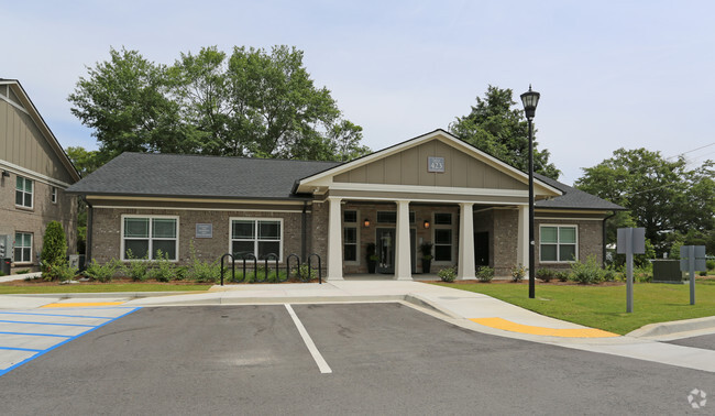 Building Photo - The Pointe at Blythewood