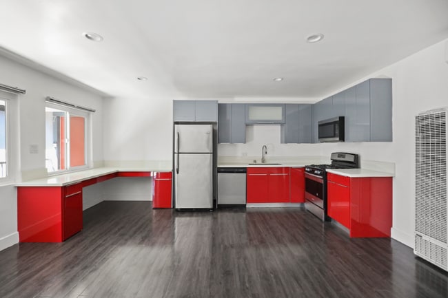 Foto del edificio - 1321 W 36th Pl