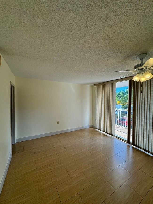 Building Photo - Las Salinas 3 Bedroom 2 Bathroom