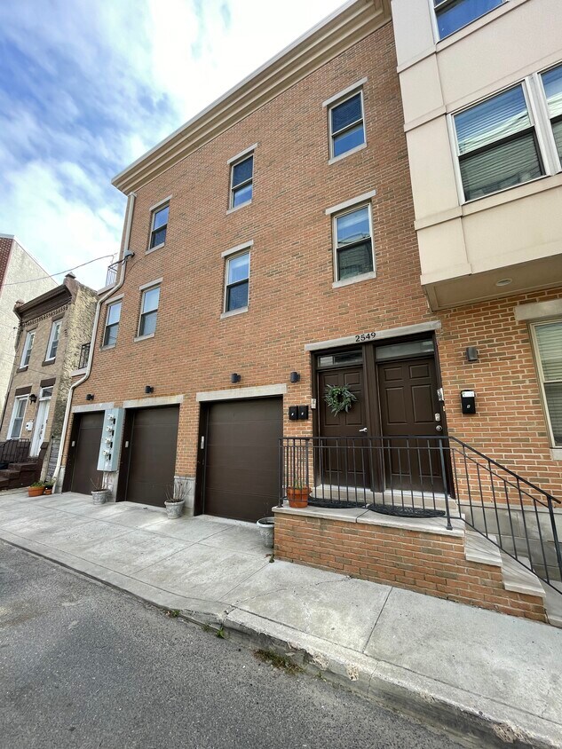 Primary Photo - 2549 Grays Ferry Ave
