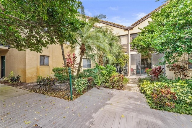 Foto del edificio - 5673 Ashton Lake Dr