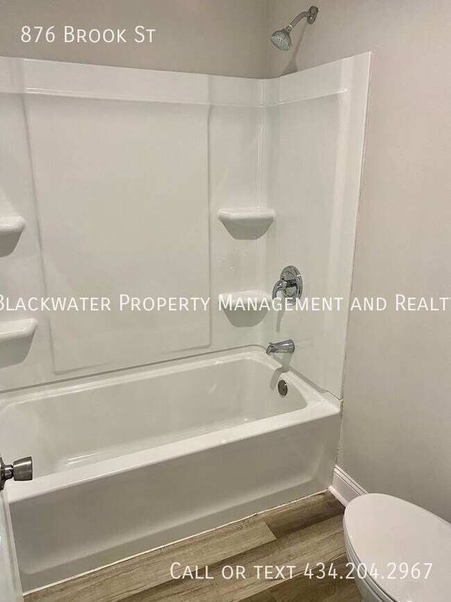Building Photo - Fully Renovated 2 Bedroom Home!