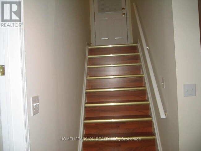 Building Photo - 19 Candlebrook Crescent