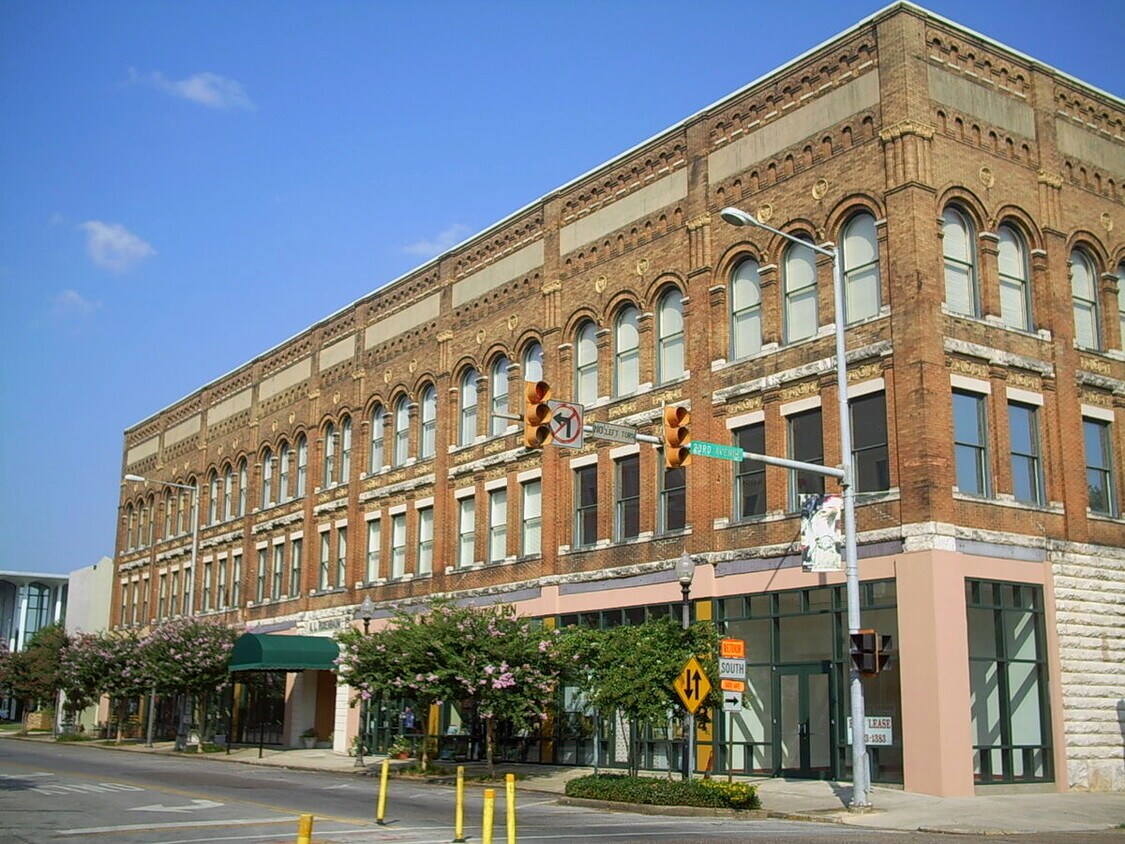 Primary Photo - 2211 5th St.