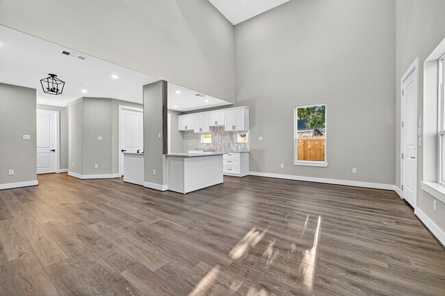 Building Photo - 3826 Rosemont St