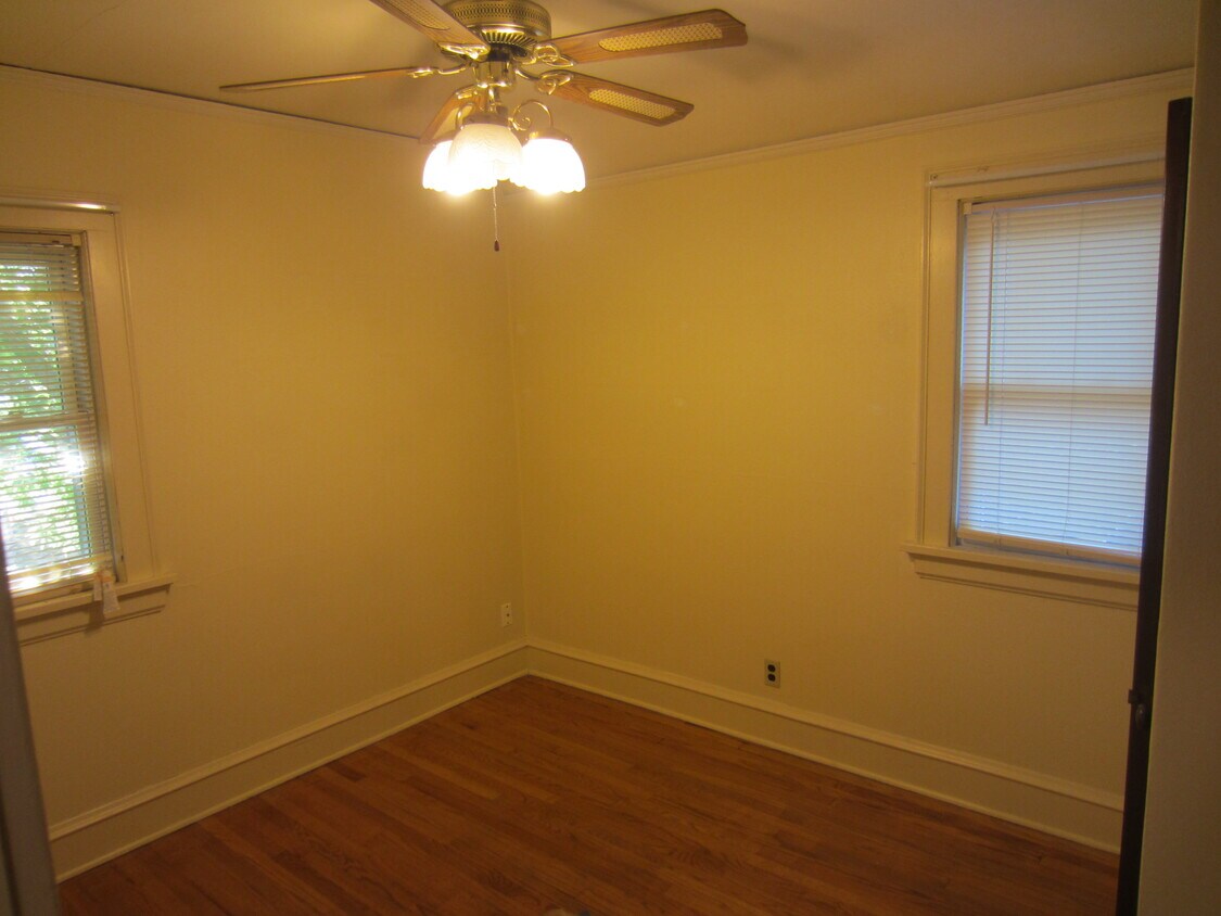 Primary Photo - 1503 E Kensington Blvd