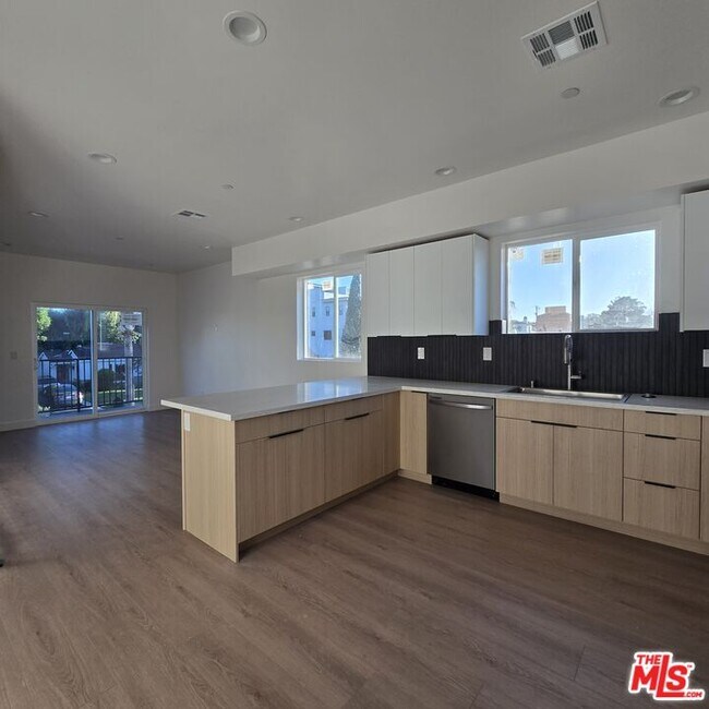 Foto del edificio - 10827 Peach Grove St