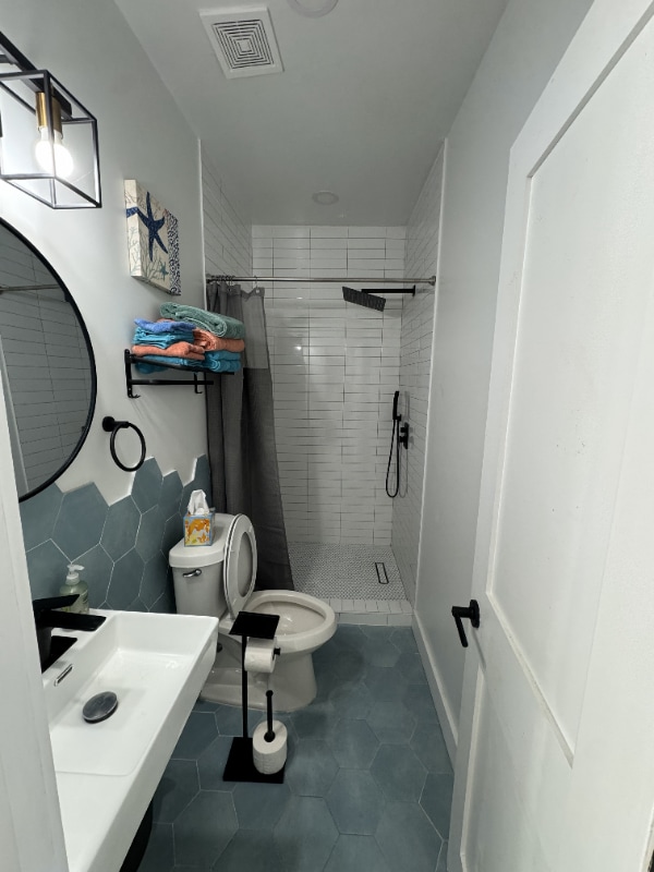 Building Photo - 4305 Ave S