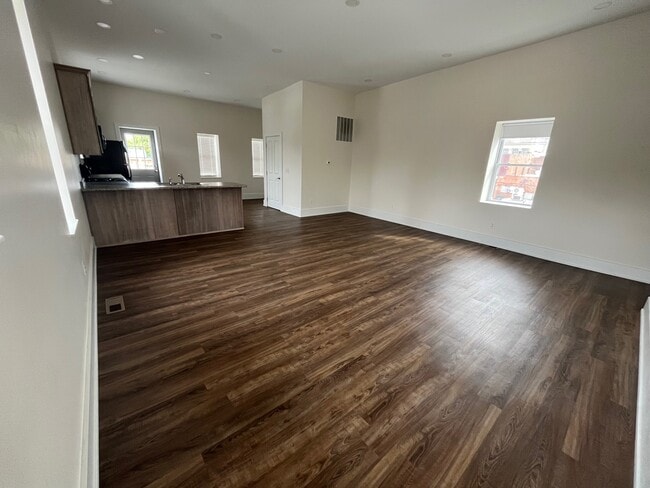 Open concept with industrial height ceilings - 206 N Main St