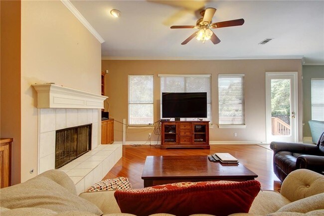 Building Photo - 10609 Oak View Dr