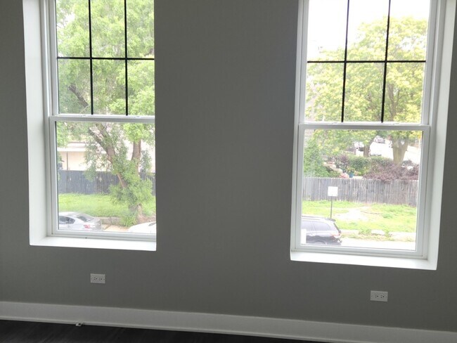 Foto del edificio - 1023 E 45th St