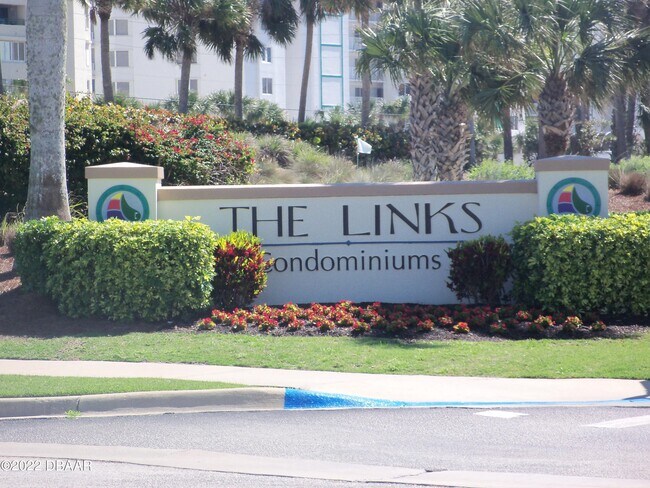 Foto del edificio - 4670 Links Village Dr