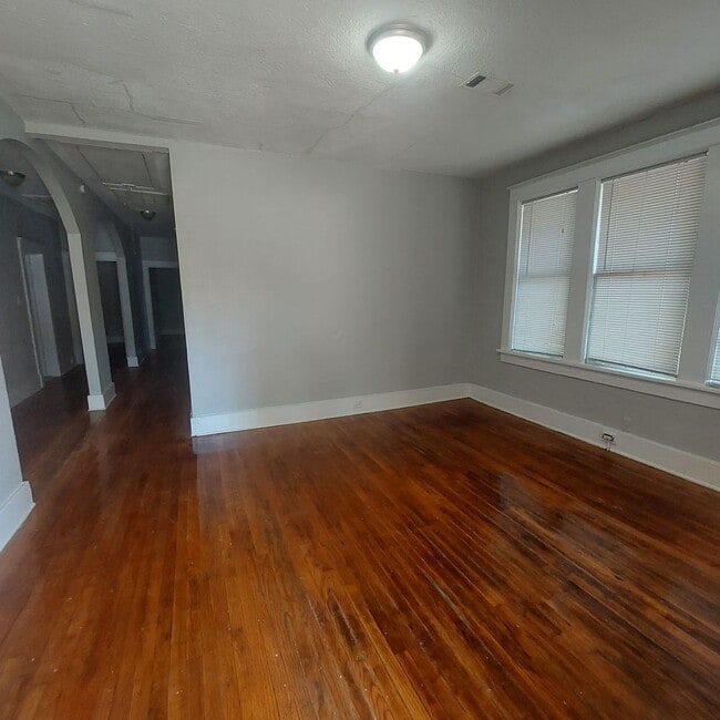 Building Photo - 888 N Willett St