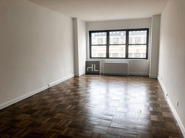 Building Photo - 5 AVENUE
