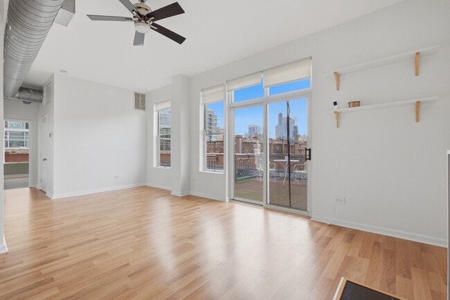 Building Photo - 1631 S Michigan Ave