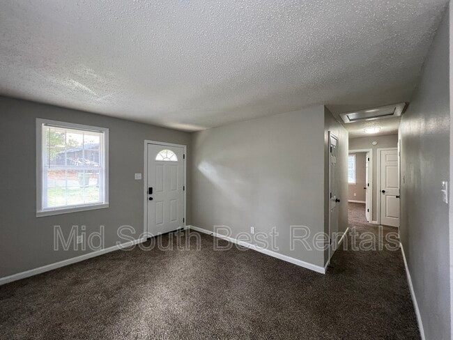 Building Photo - 2757 Lola Ave