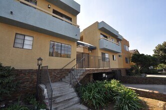 Building Photo - 12142 Oxnard St