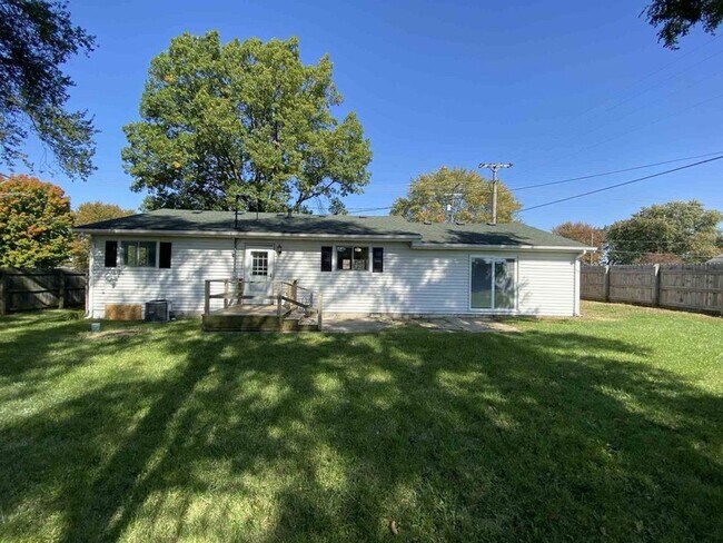 Foto del edificio - 4 bedroom ranch style hom