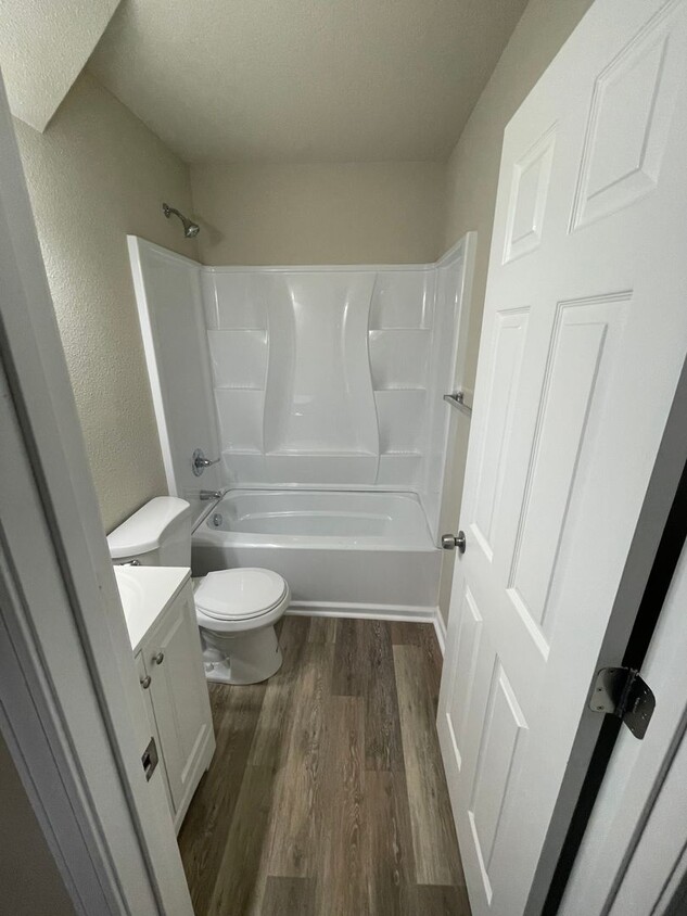 Foto del edificio - Updated 2 Bedroom with Large Back Yard