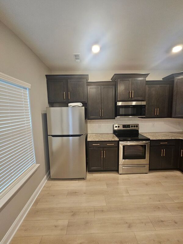 Building Photo - 809 Goswell Dr